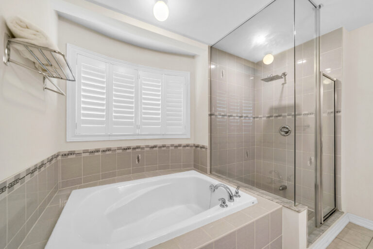 669 Sweetwater Cres (67)