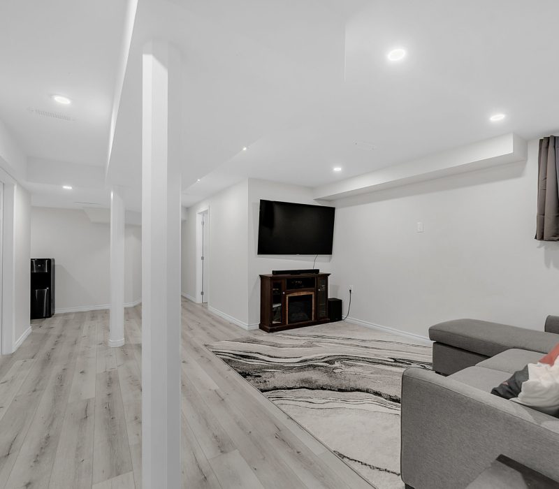 669 Sweetwater Cres (79)